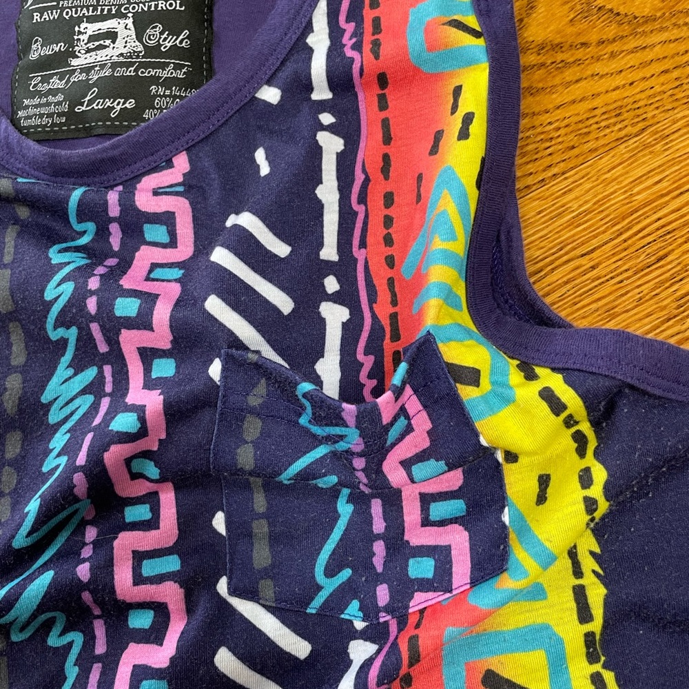 Broken Threads Vintage top. Tank style. Size Large. - Picture 3 of 10